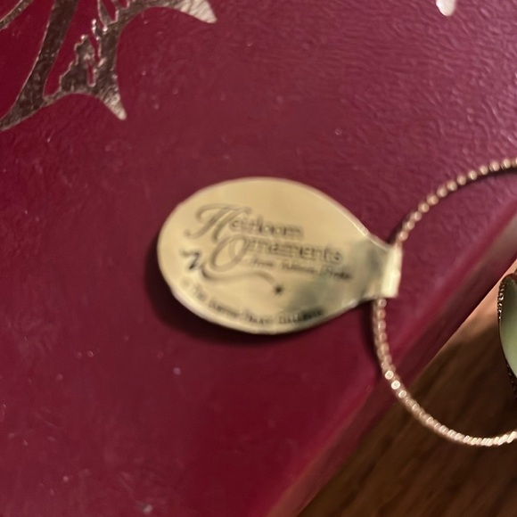 Heirloom ornaments - bubbling over with joy - chipmunk in a pear blowing bubbles - Picture 5 of 5